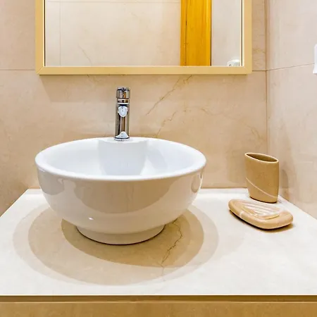 Ostria Caldera אויה